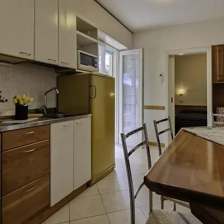 Апартаменти Cozy Flat 80 M From The - Beahost Бібіоне