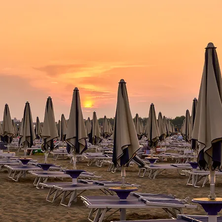 Апартаменти Cozy Flat 80mt From The Beach-beahost *