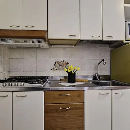 Апартаменти Cozy Flat 80mt From The Beach-beahost