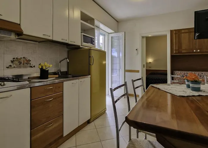 Апартаменти Cozy Flat 80mt From The Beach-beahost Бібіоне